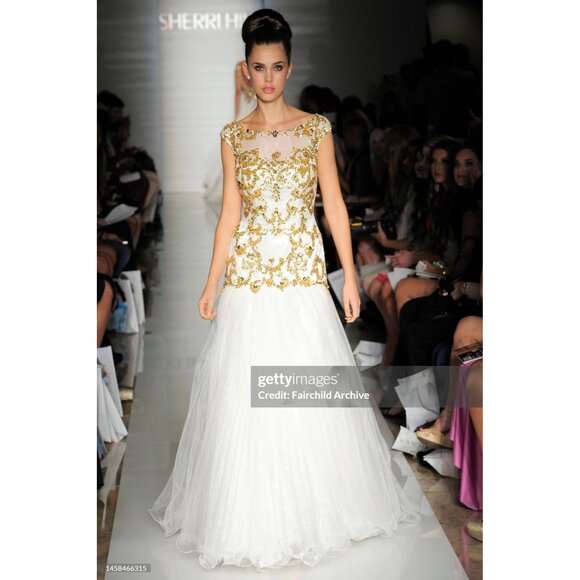 Luxurious Couture Wedding Evening Cocktail Embroidered Beaded Runway Gown Dress - Picture 8 of 16